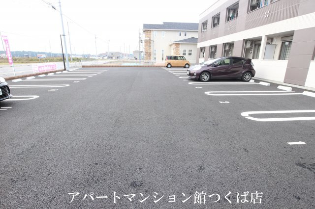 サンモールの駐車場