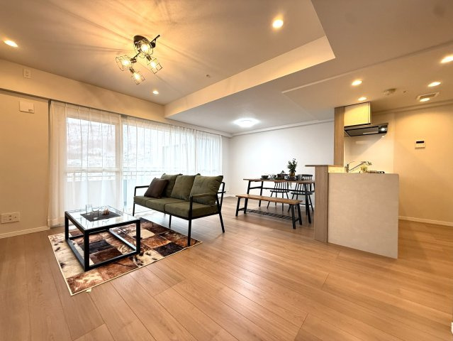 クレアホームズ旭ヶ丘ハイライズの居間・リビング