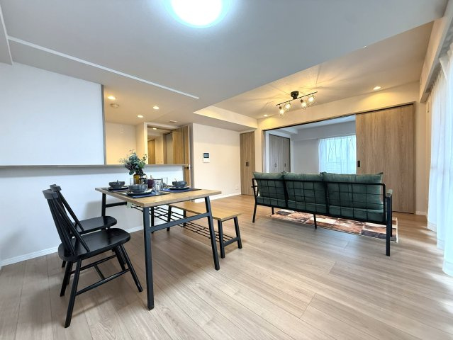 クレアホームズ旭ヶ丘ハイライズの居間・リビング