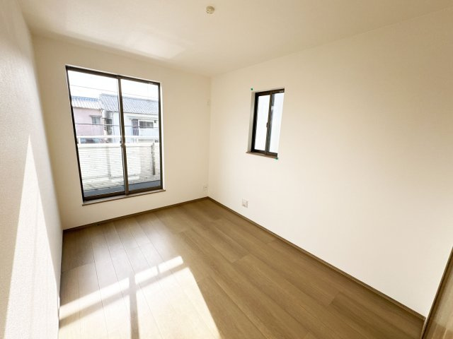 【洋室】 | 富士見市関沢2丁目　新築一戸建住宅　全2棟　(ふじみ野店) | 柔らかな日差しが差し込むお部屋。