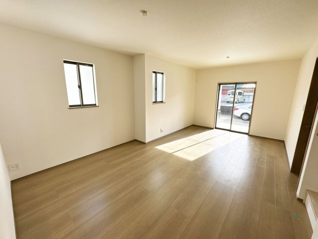 【居間・リビング】 | 富士見市関沢2丁目　新築一戸建住宅　全2棟　(ふじみ野店) | 広いリビングでゆったりとお使いできます。