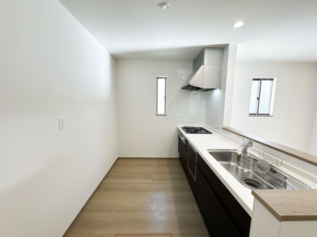 【キッチン】 | 富士見市関沢2丁目　新築一戸建住宅　全2棟　(ふじみ野店) | 白でまとめた清潔感のあるトイレ。