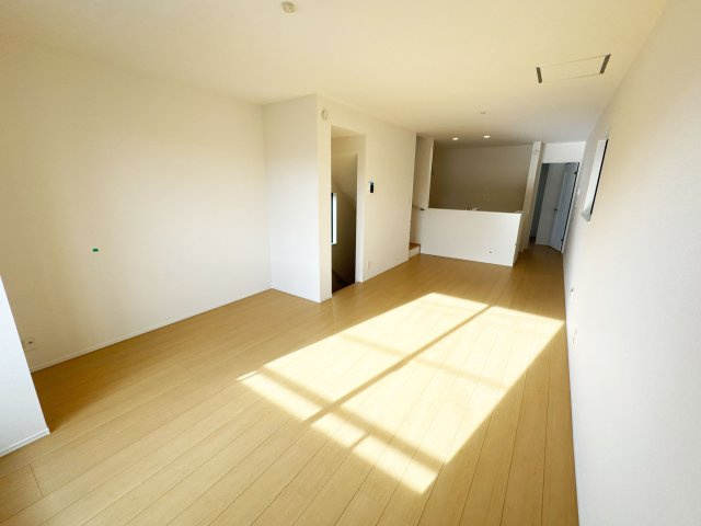 【居間・リビング】 | 富士見市関沢2丁目　新築一戸建住宅　全2棟　(ふじみ野店) | 広いリビングでゆったりとお使いできます。