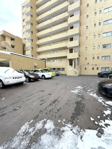 ダイアパレス北二条の駐車場