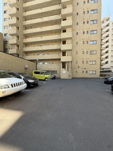 ダイアパレス北二条の駐車場