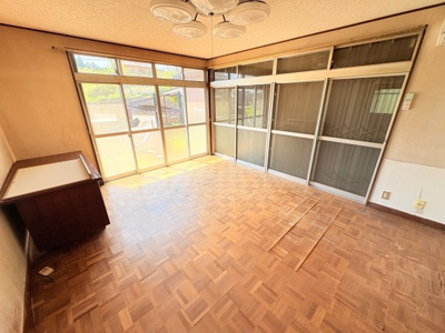 【居間・リビング】 | 千葉市緑区高津戸町 中古戸建