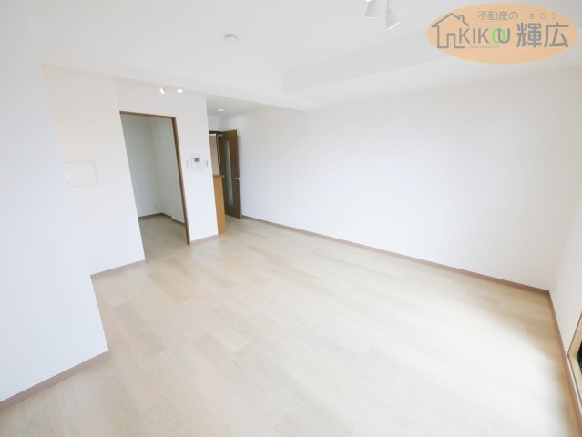 ロワイヤル明石魚住　6階の居間・リビング