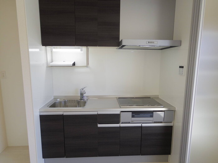 メテオール・スクエアのキッチン|システムキッチン（3口IH仕様）