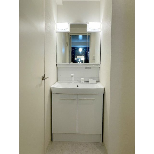 salle向島の独立洗面台