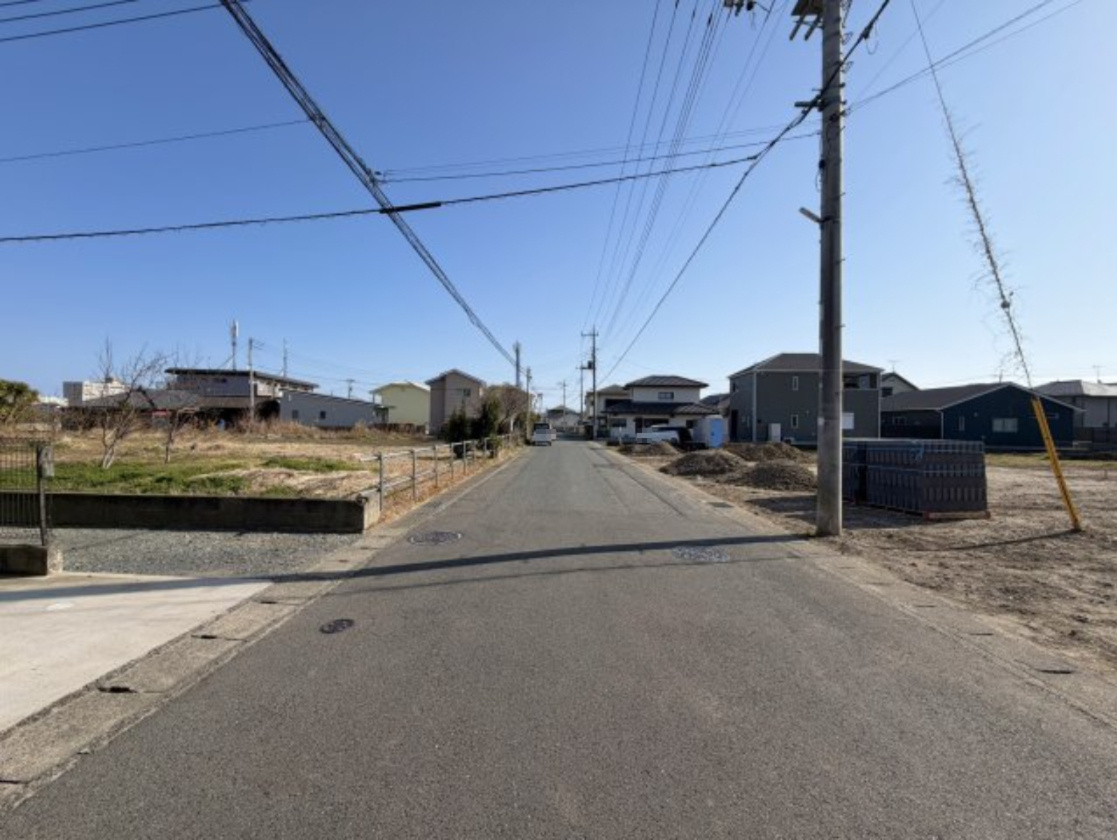 鮎川分譲地の前面道路含む現地写真