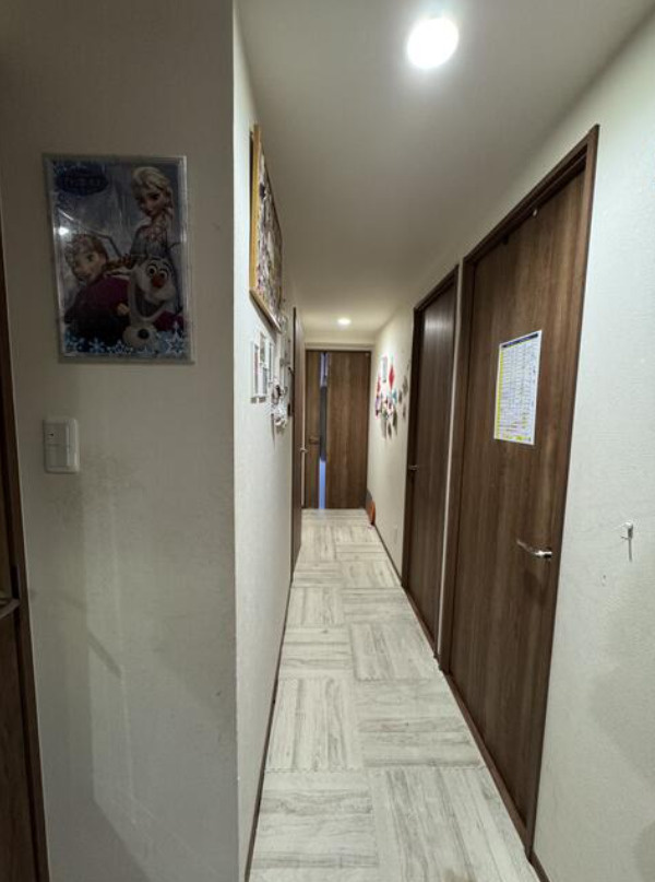 トーカンマンション新根岸【仲介手数料無料】の玄関