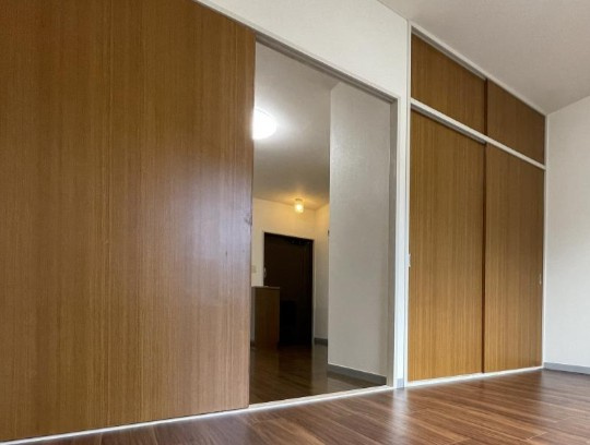 ファミール若月の寝室|落ち着いて過ごせるお部屋なので、寝室にいかがでしょうか