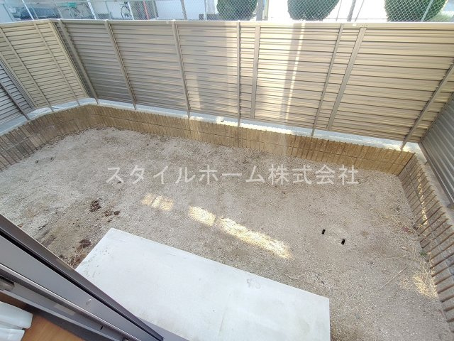 パーチェ Aの庭|同建物内別部屋の写真です。