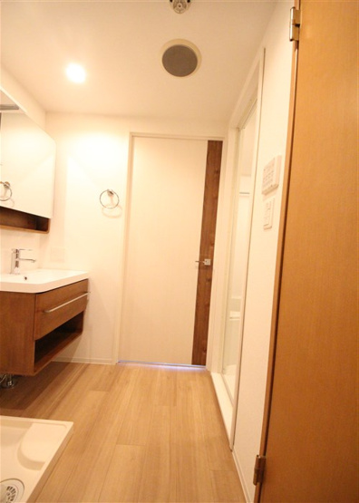 【内装】 | SERENiTE-04