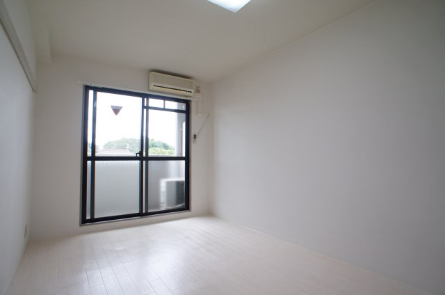 【洋室】 | クレセントヒル | スタンダードな洋室です