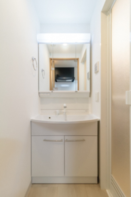 メゾン・シャトロワ深川扇橋の独立洗面台