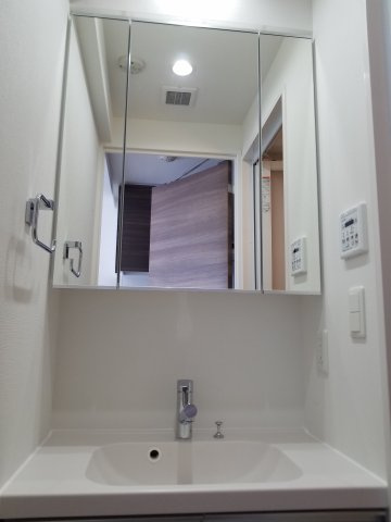 メゾン・シャトロワ深川扇橋の洗面所