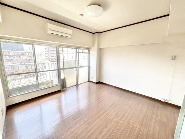 【居間・リビング】 | プレアール片野 | 即日案内可能です♪現地待ち合わせOK！どの物件でも当社でお得にご案内できますのでまとめて内覧ください♪