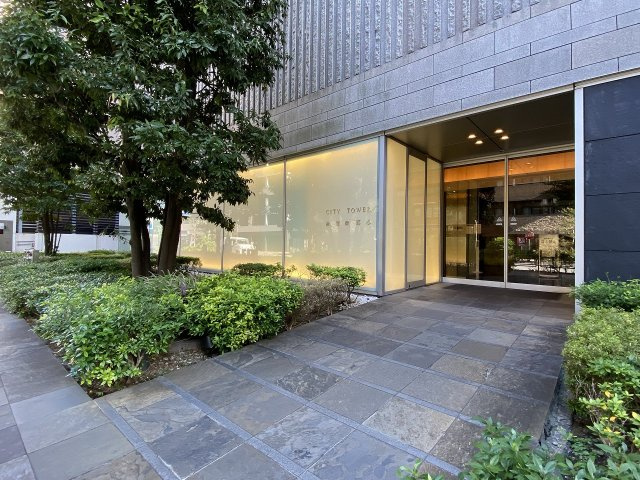 シティタワー新宿新都心のエントランス|建物の内部です