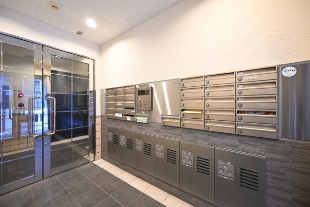 ローズマンションミヤハラのエントランス|建物の内部です