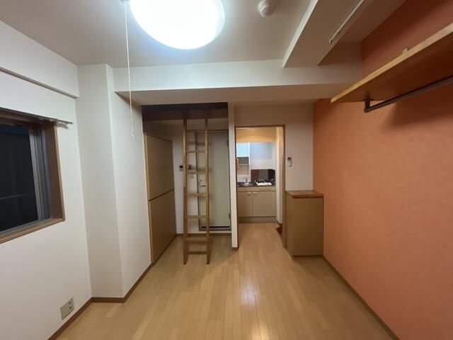 上野イーストの居間・リビング