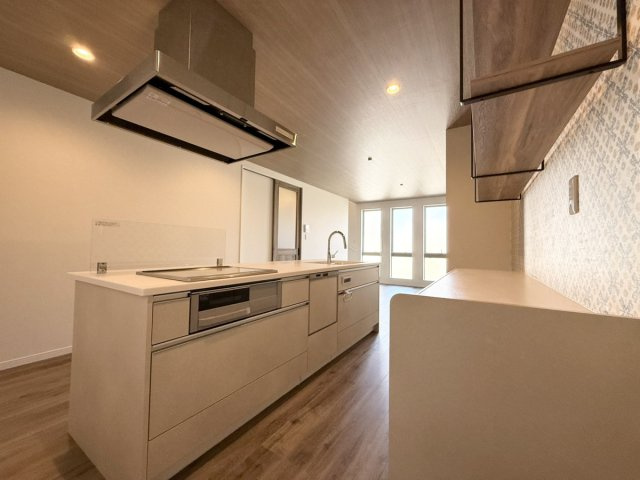 建築条件付き土地　大東町のその他|【施工例】キッチンとカップボードとの距離から通路幅まで、暮らしを考え綿密に寸法を決めました！