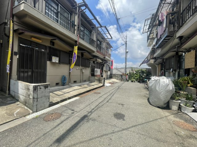 建築条件付き土地　大東町の前面道路含む現地写真
