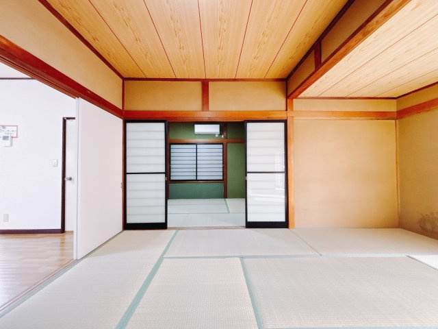 【中古戸建】足利市堀込町の和室|■和室｜「続き間の和室」は、戸を開ければ大空間、閉じれば個室として活用できるのでお子様の遊び場や客間としても便利です♪