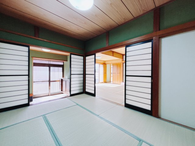 【中古戸建】足利市堀込町の和室|■1階和室6帖｜和室があると、まるで旅館に泊まりに来たような空間ができて心が安らぎます。