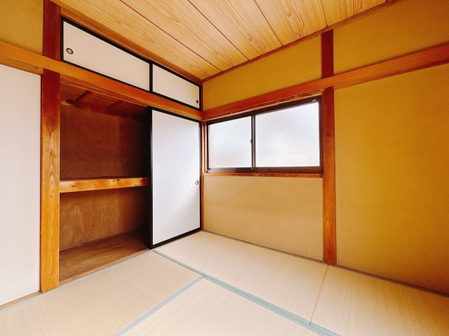 【中古戸建】足利市堀込町の和室|■和室｜最近の住宅は和室が減ってきていますが、やはり和室があると落ち着きますよね。
押入れもあるので収納バッチリです！