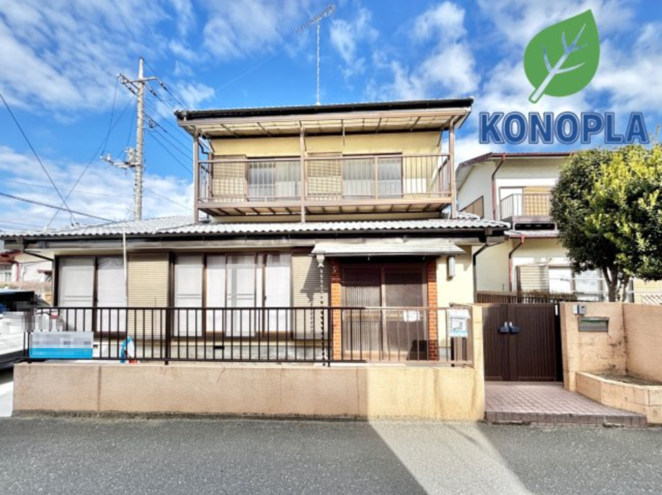 【中古戸建】足利市堀込町の外観|■外観｜土日のご見学はもちろん、平日・夜間のご案内も大歓迎です♪「今から見たい」や「仕事終わりに見たい」にもご対応できますのでお気軽にお問い合わせください♪