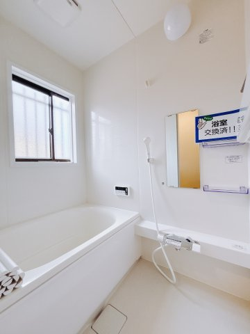 【中古戸建】足利市堀込町の浴室|■浴室｜足を伸ばしてゆったりと入浴ができる1坪タイプのバスルームです♪