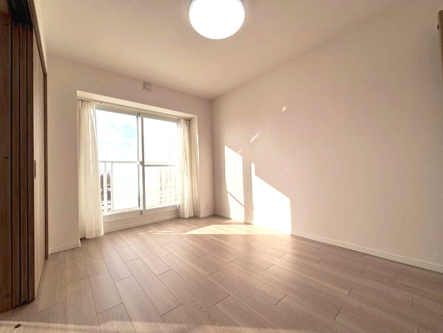 パークアベニュー3番館　Eコートの洋室