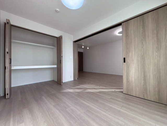 パークアベニュー3番館　Eコートの洋室