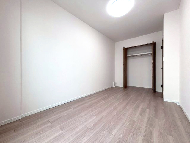 パークアベニュー3番館　Eコートの洋室