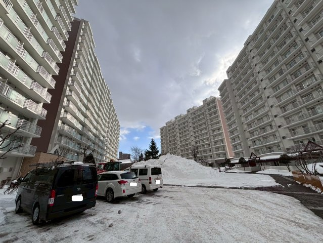 パークアベニュー3番館　Eコートの駐車場