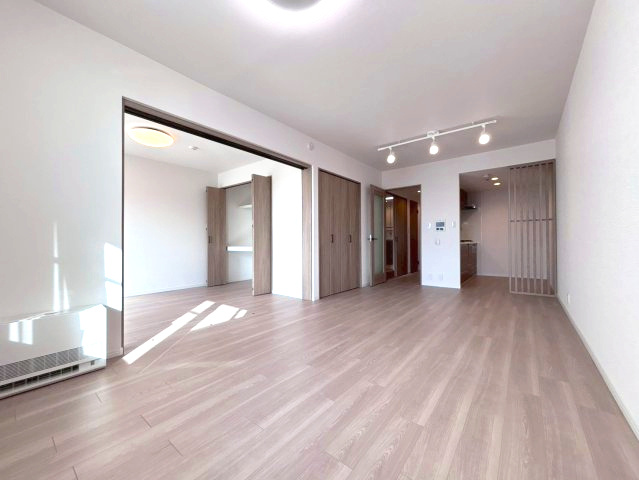 パークアベニュー3番館　Eコートの居間・リビング