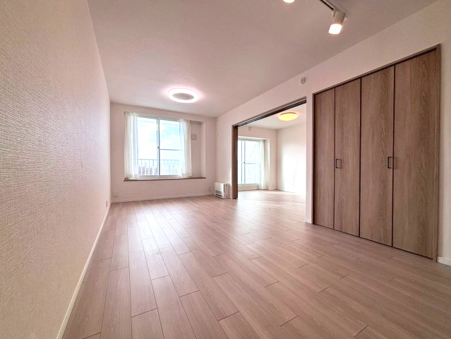 パークアベニュー3番館　Eコートの居間・リビング