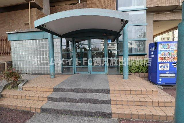 大阪市鶴見区今津中２丁目の賃貸マンションのエントランス
