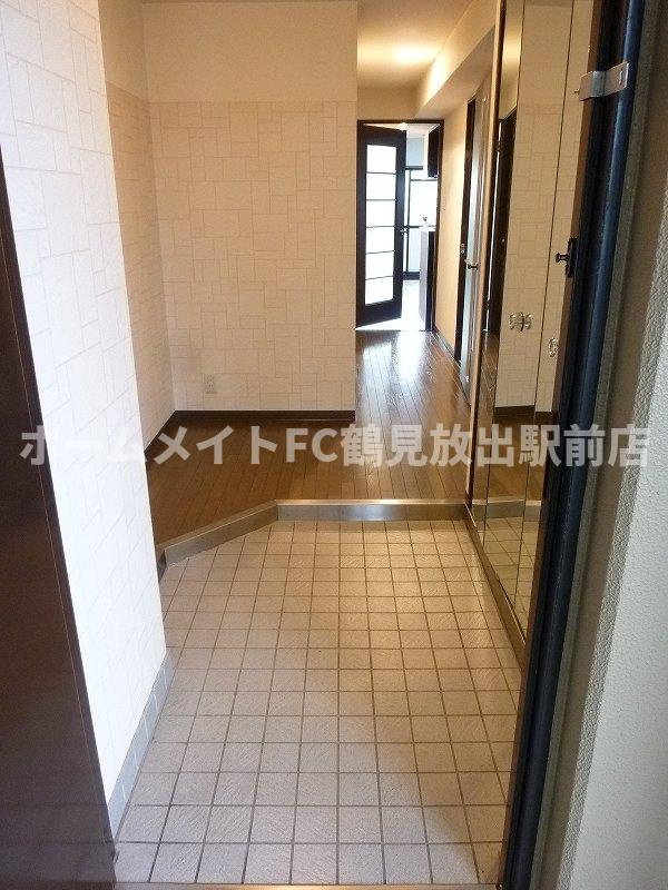 大阪市鶴見区今津中２丁目の賃貸マンションの玄関