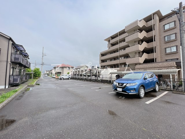 エスペランス神領の駐車場