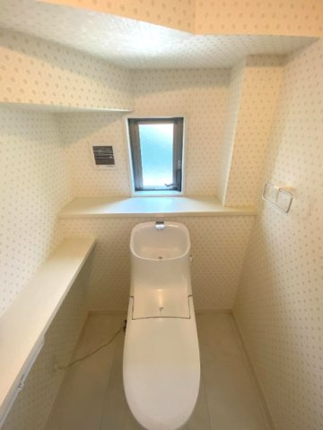 富里市根木名　中古戸建のトイレ|内装リフォーム済み令和8年1月　駐車2台可　オール電化  リビング約16.5帖　閑静な分譲地内