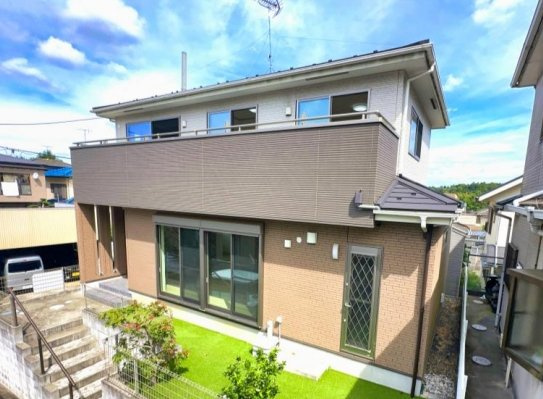 富里市根木名　中古戸建の外観|内装リフォーム済み令和8年1月　駐車2台可　オール電化  リビング約16.5帖　閑静な分譲地内