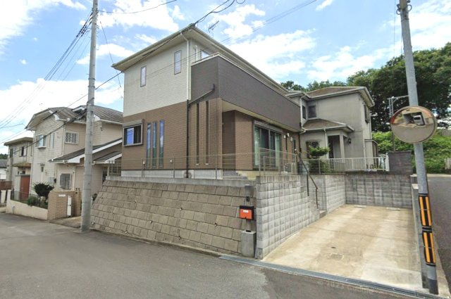 富里市根木名　中古戸建の駐車場|内装リフォーム済み令和8年1月　駐車2台可　オール電化  リビング約16.5帖　閑静な分譲地内