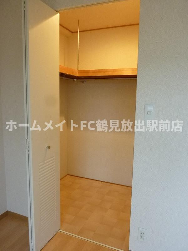 東大阪市西堤楠町３丁目の賃貸マンションの収納