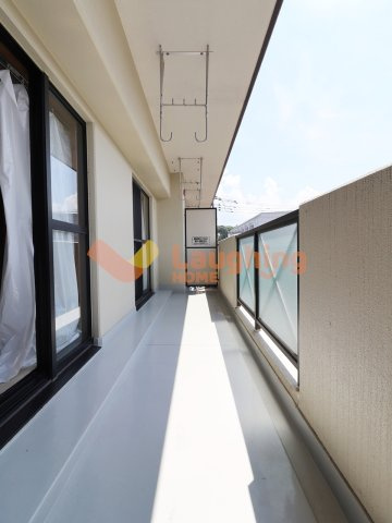 久留米市野中町の賃貸マンションのバルコニー|暖かな日差しのふりそそぐバルコニー