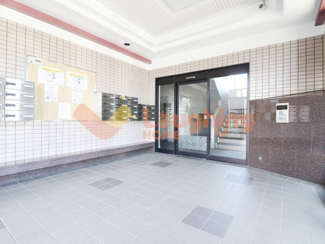 久留米市野中町の賃貸マンションのエントランス|落ち着いたエントランスです