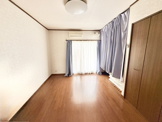売店舗付き住宅　中央区富塚町の洋室
