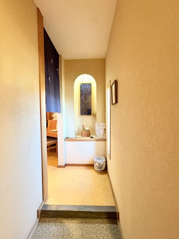 売店舗付き住宅　中央区富塚町の内装|店内入口。素敵な内装です。