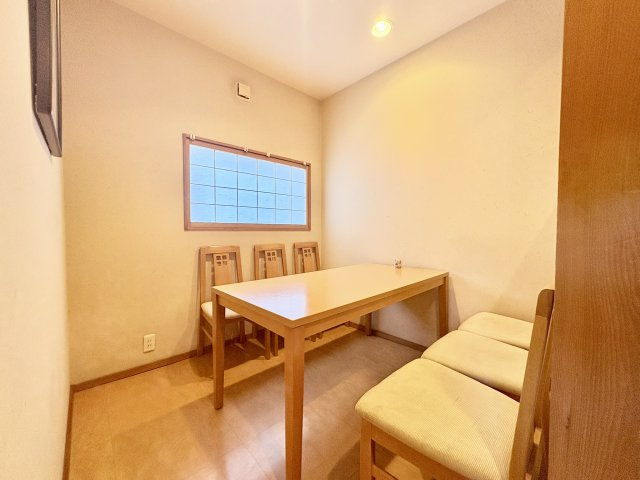 売店舗付き住宅　中央区富塚町の内装|客席スペース①